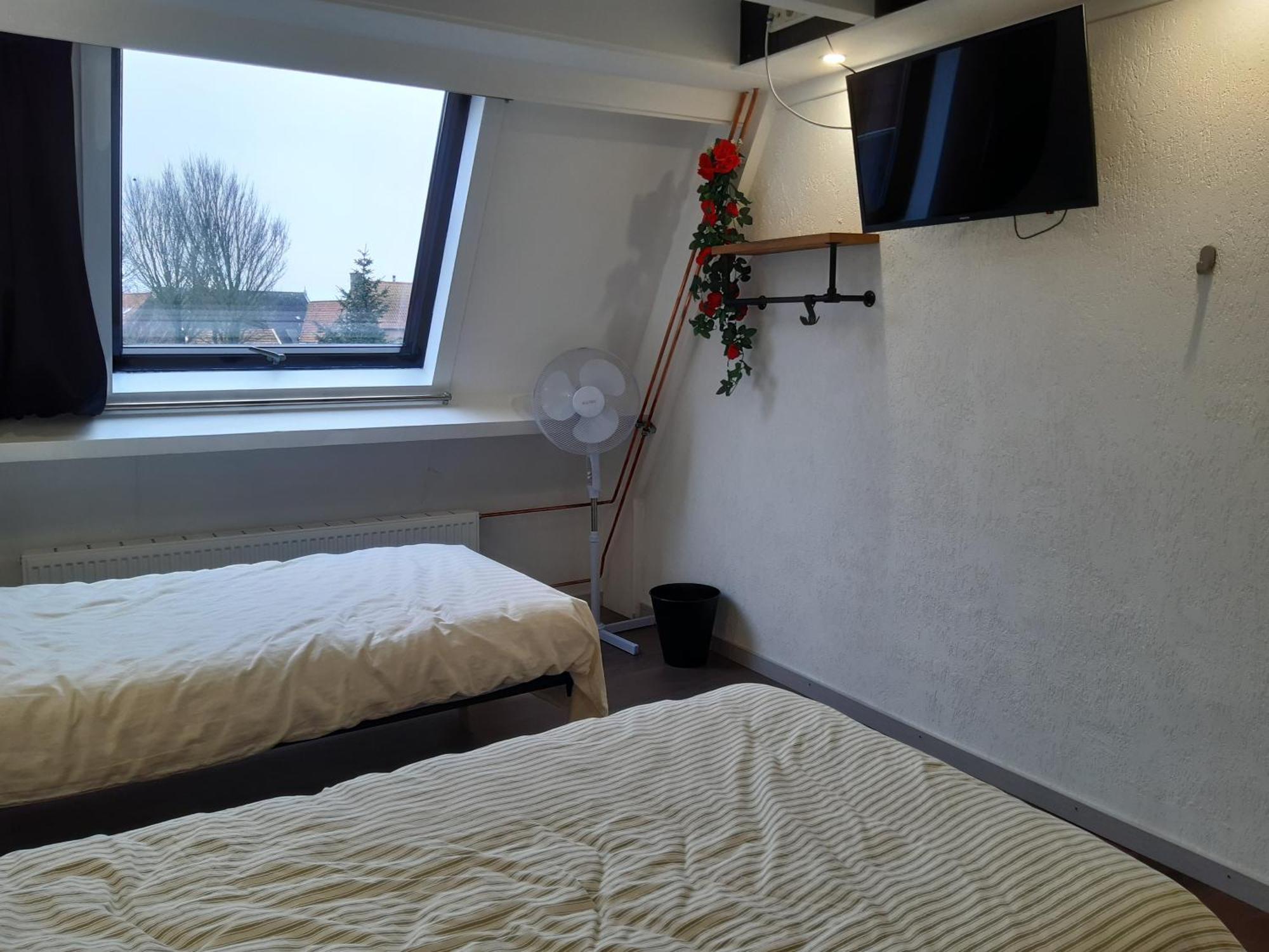 Pension Het Hoefijzer Buren  Extérieur photo